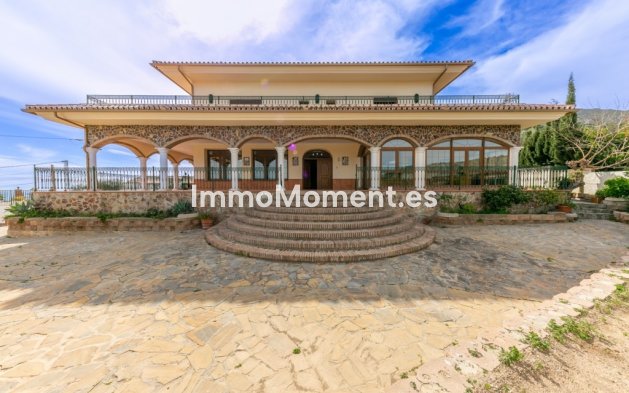 Vrijstaande villa - Bestaande woning - Binnenland  - Churriana
