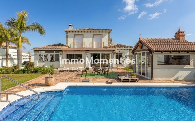 Vrijstaande villa - Bestaande woning - Binnenland  - Coín
