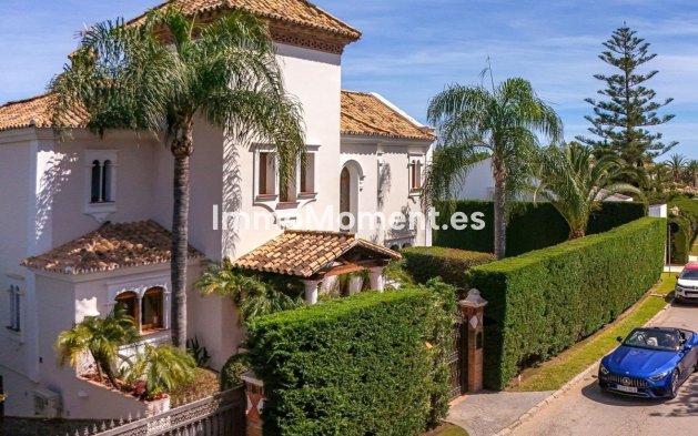 Vrijstaande villa - Bestaande woning - Estepona  - Atalaya