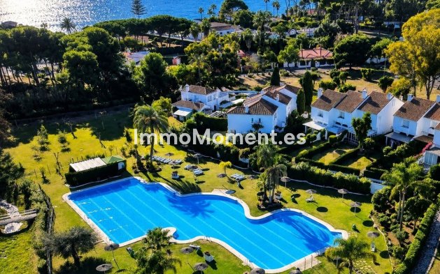 Vrijstaande villa - Bestaande woning - Estepona  - Benamara