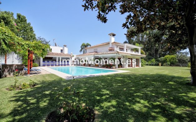 Vrijstaande villa - Bestaande woning - Estepona  - Costalita