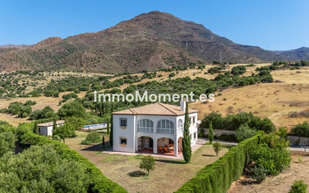 Vrijstaande villa - Bestaande woning - Estepona  - Estepona Centro