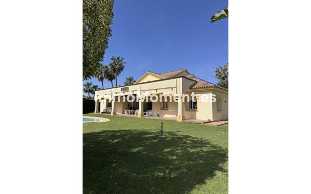 Vrijstaande villa - Bestaande woning - Estepona  - Estepona Centro