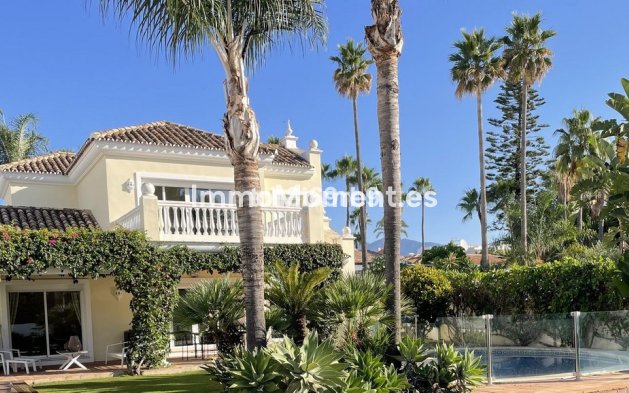 Vrijstaande villa - Bestaande woning - Estepona  - New Golden Mile