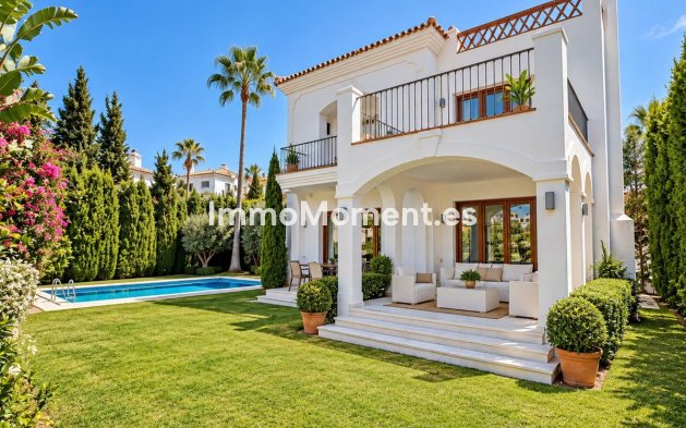 Vrijstaande villa - Bestaande woning - Estepona  - Selwo