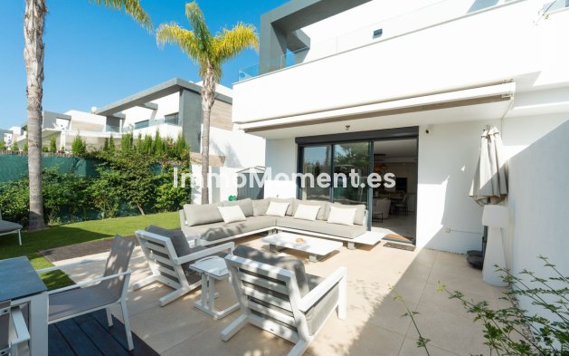 Vrijstaande villa - Bestaande woning - Estepona  - Selwo