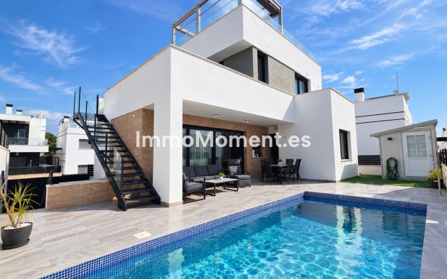 Vrijstaande villa - Bestaande woning - Orihuela Costa - Villamartín