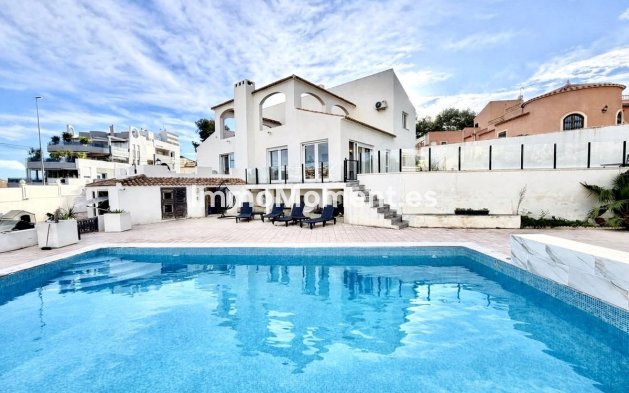 Vrijstaande villa - Bestaande woning - Orihuela Costa - Villamartín