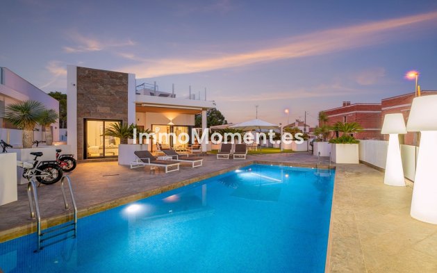 Vrijstaande villa - Bestaande woning - Orihuela Costa - Villamartín