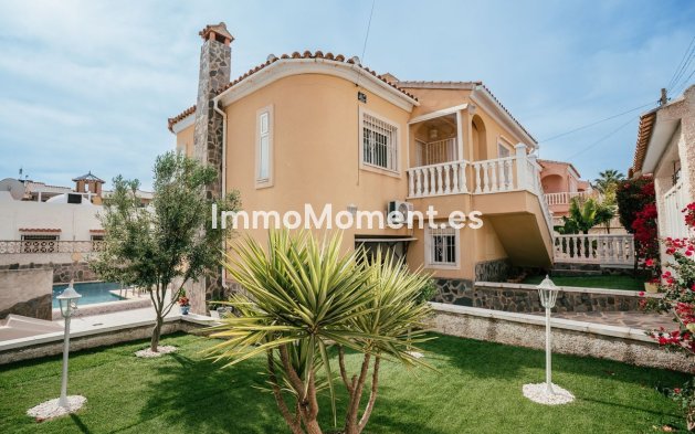 Vrijstaande villa - Bestaande woning - Orihuela - Villamartin