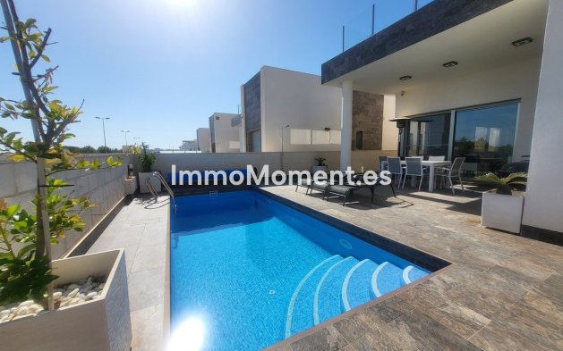 Vrijstaande villa - Bestaande woning - Orihuela - Villamartin