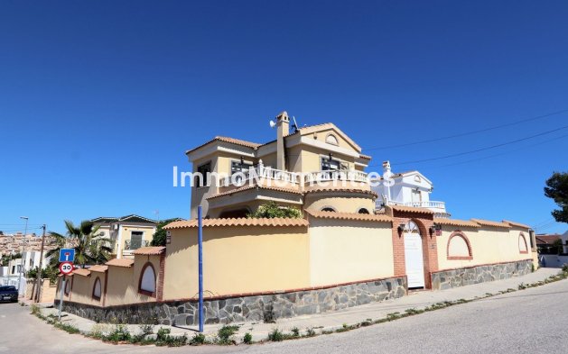 Vrijstaande villa - Bestaande woning - Orihuela - Villamartin