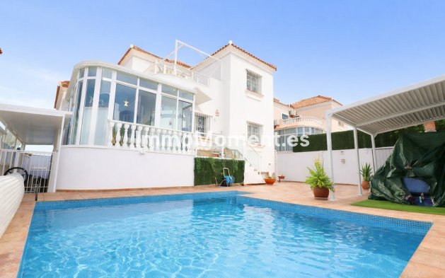 Vrijstaande villa - Bestaande woning - Orihuela - Villamartin
