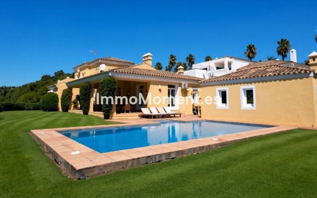 Vrijstaande villa - Bestaande woning - Sotogrande - Sotogrande Costa