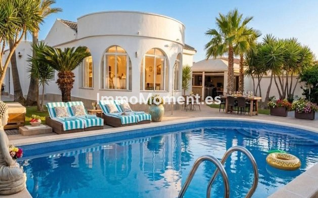 Vrijstaande villa - Bestaande woning - Torrevieja - Torrevieja Centro