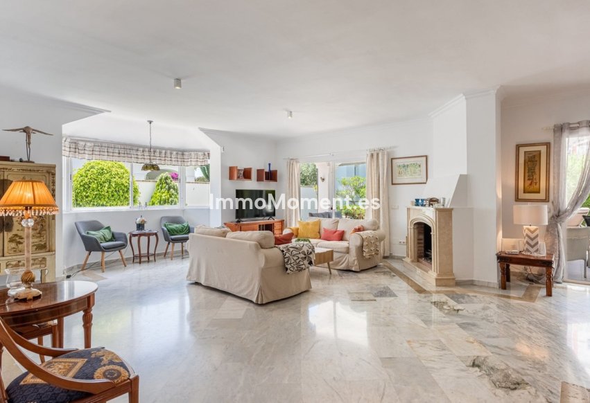 Wiederverkauf - Freistehende Villa - Estepona  - Atalaya
