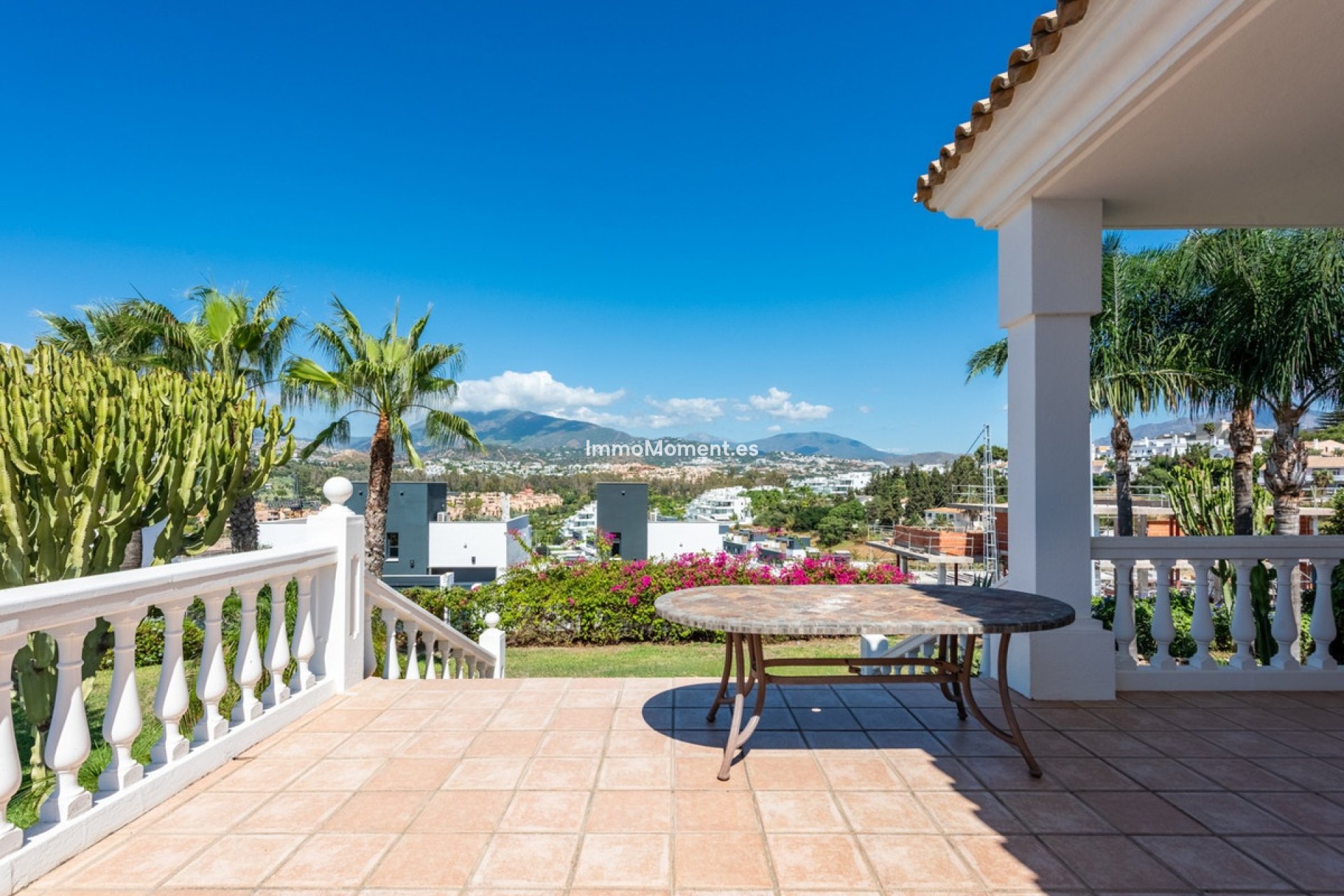 Wiederverkauf - Freistehende Villa - Estepona  - Atalaya