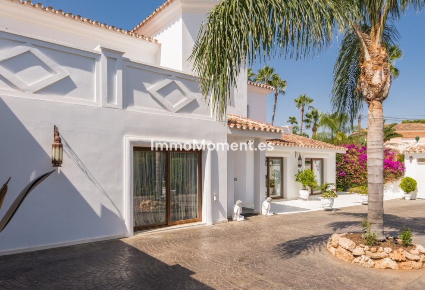 Wiederverkauf - Freistehende Villa - Estepona  - Atalaya
