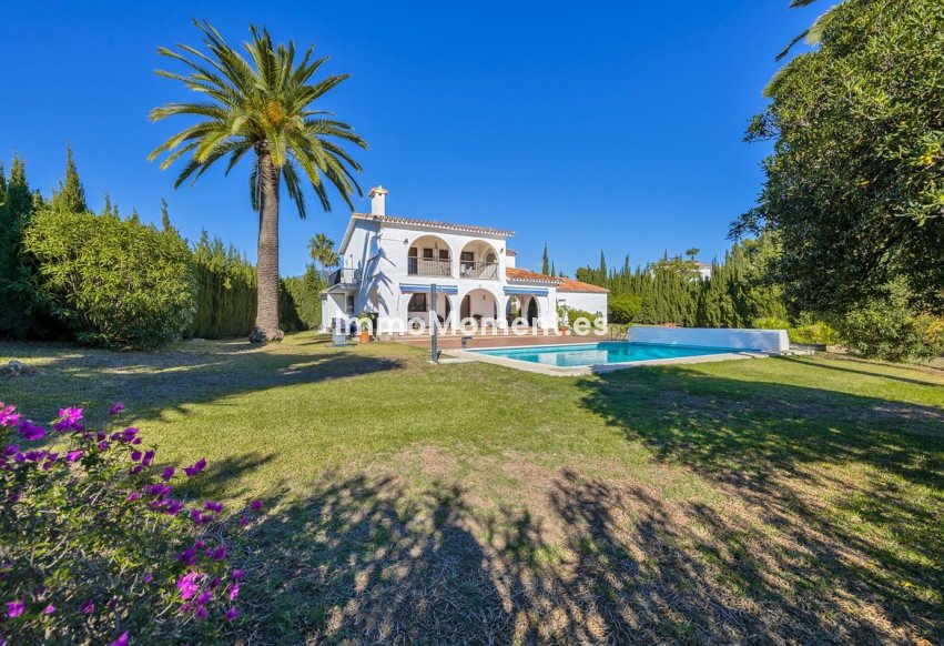 Wiederverkauf - Freistehende Villa - Estepona  - Atalaya