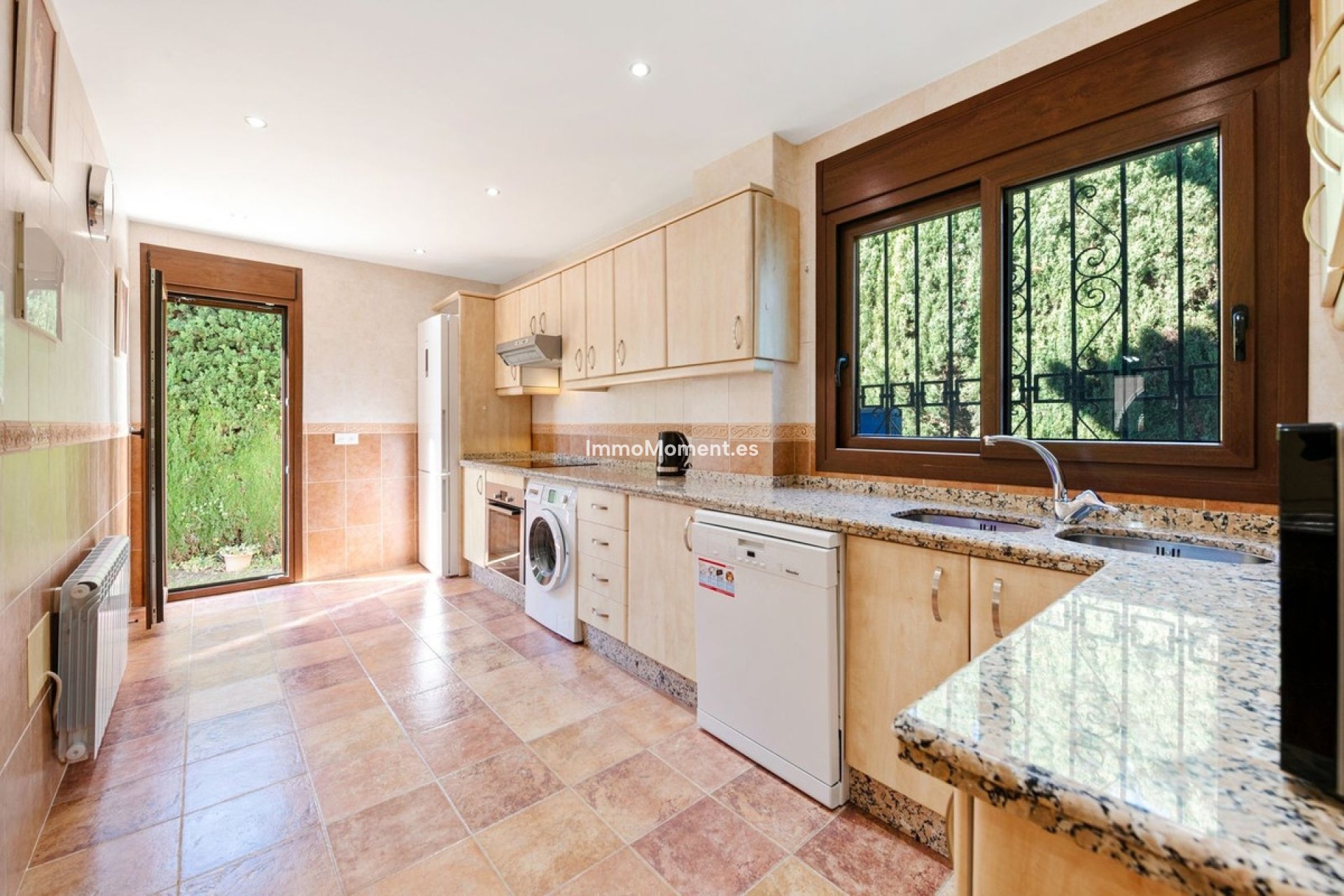 Wiederverkauf - Freistehende Villa - Estepona  - Atalaya