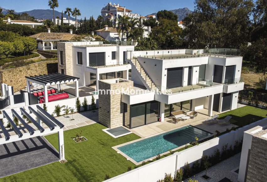 Wiederverkauf - Freistehende Villa - Estepona  - Atalaya