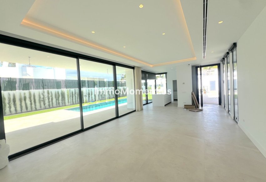 Wiederverkauf - Freistehende Villa - Estepona  - Atalaya