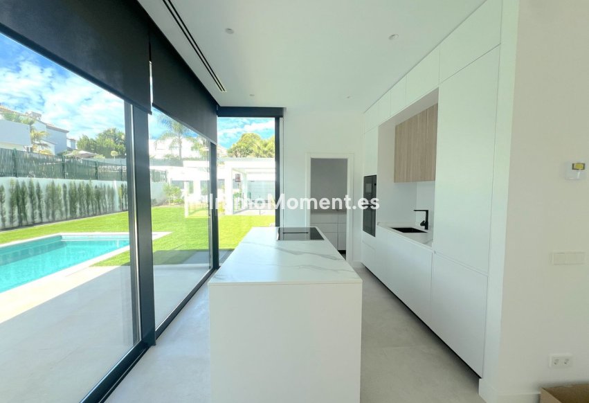 Wiederverkauf - Freistehende Villa - Estepona  - Atalaya