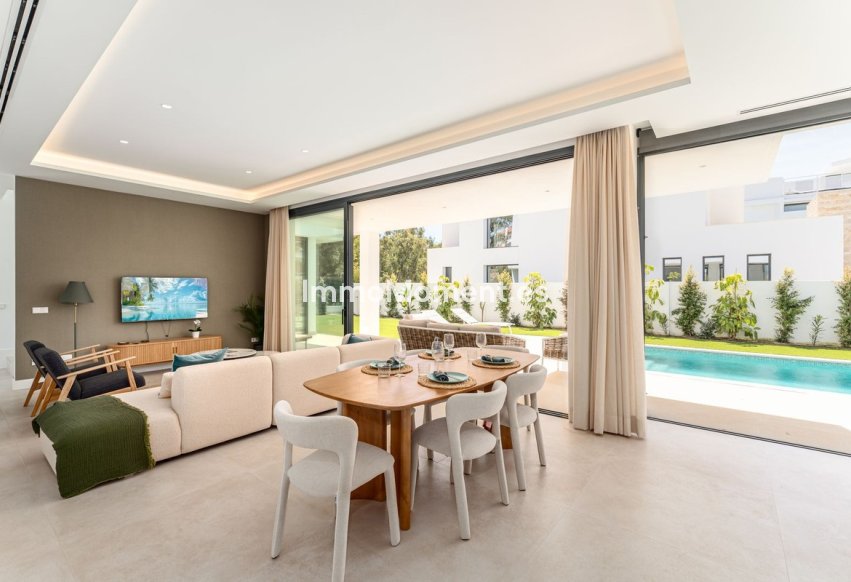 Wiederverkauf - Freistehende Villa - Estepona  - Atalaya