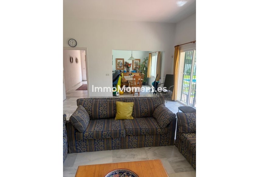 Wiederverkauf - Freistehende Villa - Estepona  - Benamara