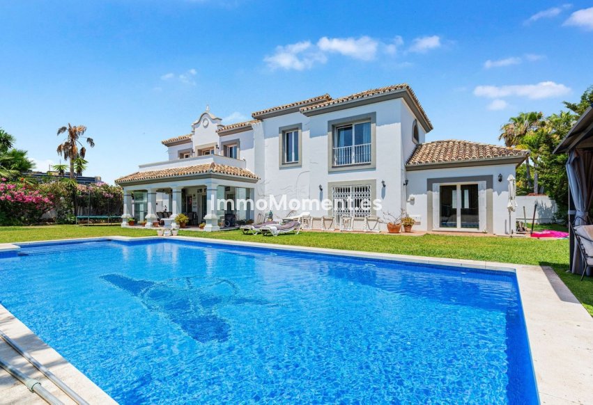 Wiederverkauf - Freistehende Villa - Estepona  - Costalita