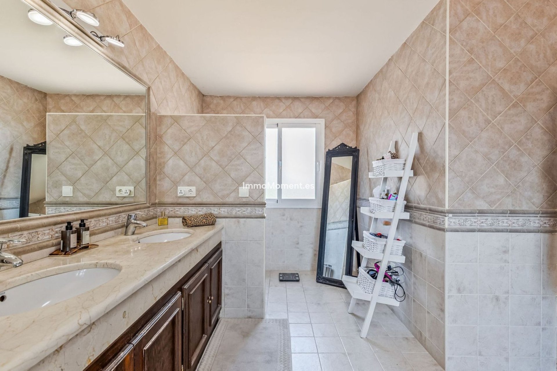 Wiederverkauf - Freistehende Villa - Estepona  - Costalita