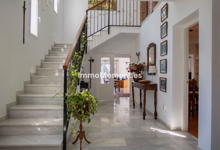 Wiederverkauf - Freistehende Villa - Estepona  - El Padron
