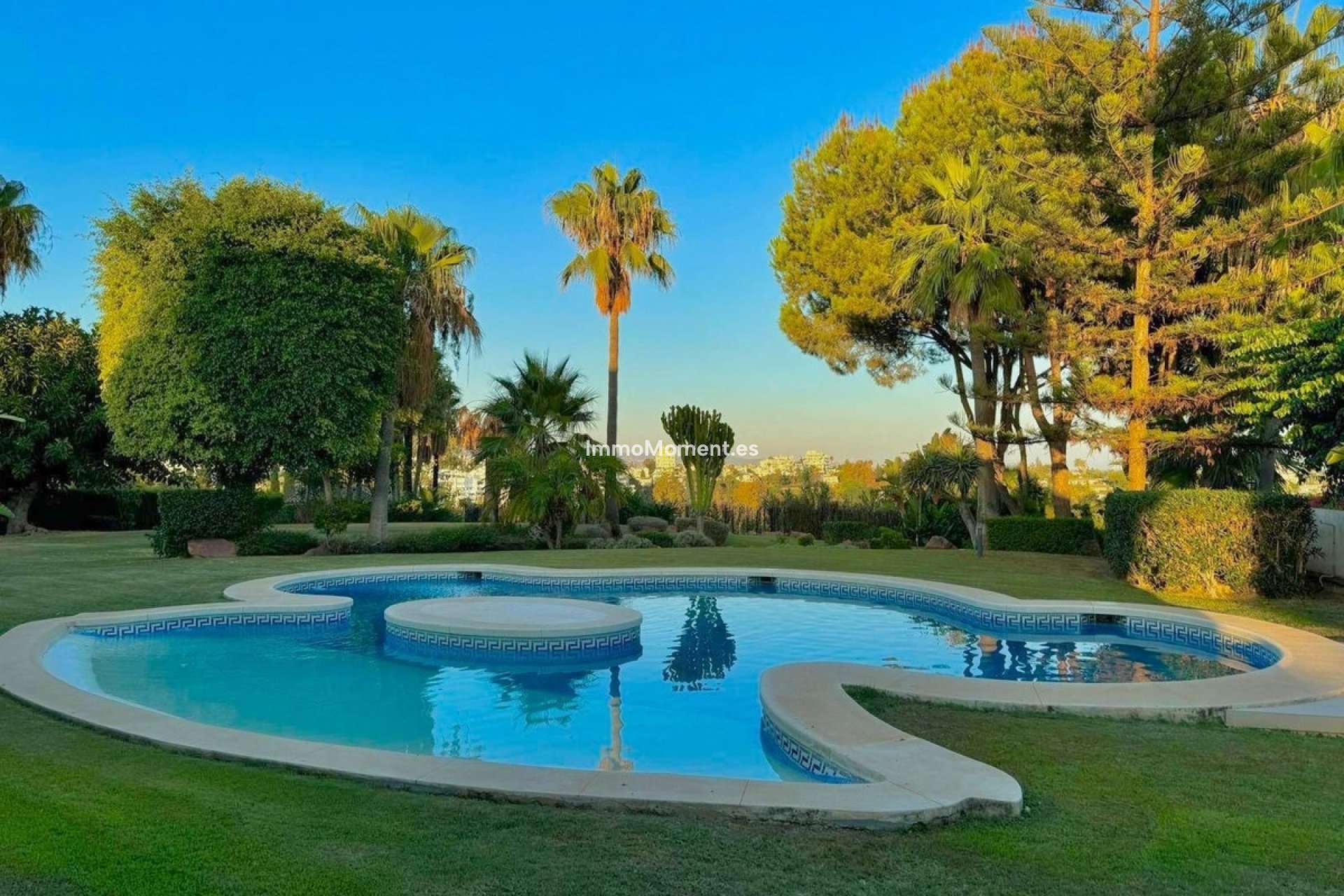Wiederverkauf - Freistehende Villa - Estepona  - Estepona Centro