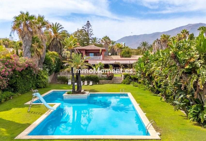 Wiederverkauf - Freistehende Villa - Estepona  - Estepona Centro