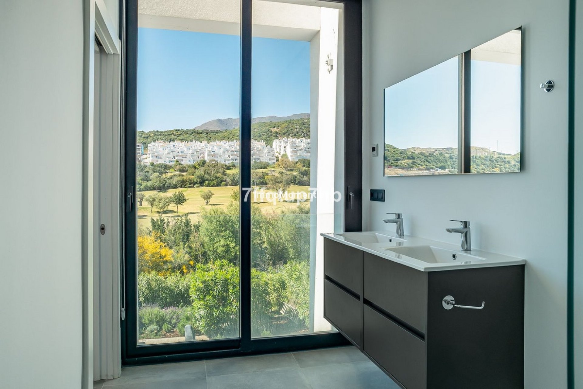 Wiederverkauf - Freistehende Villa - Estepona  - Estepona Centro