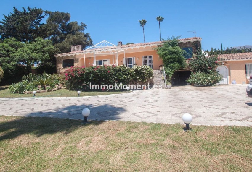 Wiederverkauf - Freistehende Villa - Estepona  - Estepona Centro