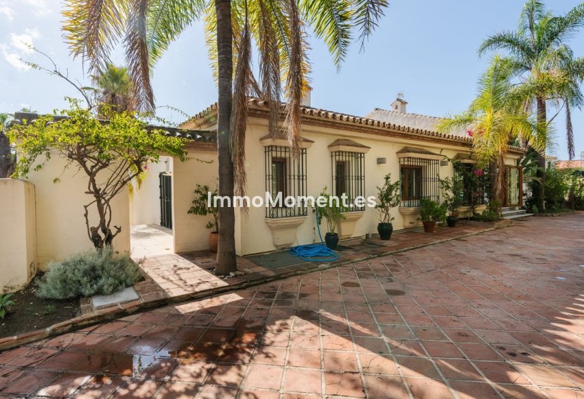 Wiederverkauf - Freistehende Villa - Estepona  - Estepona Centro