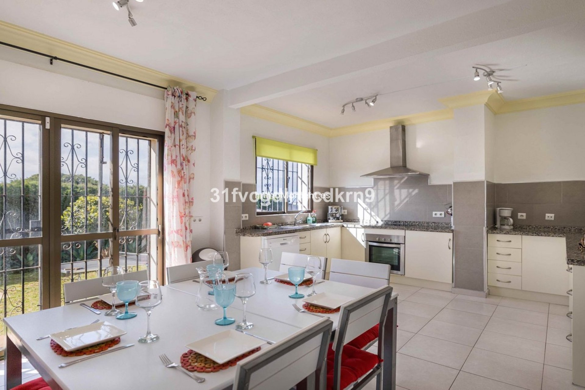 Wiederverkauf - Freistehende Villa - Estepona  - Estepona Centro