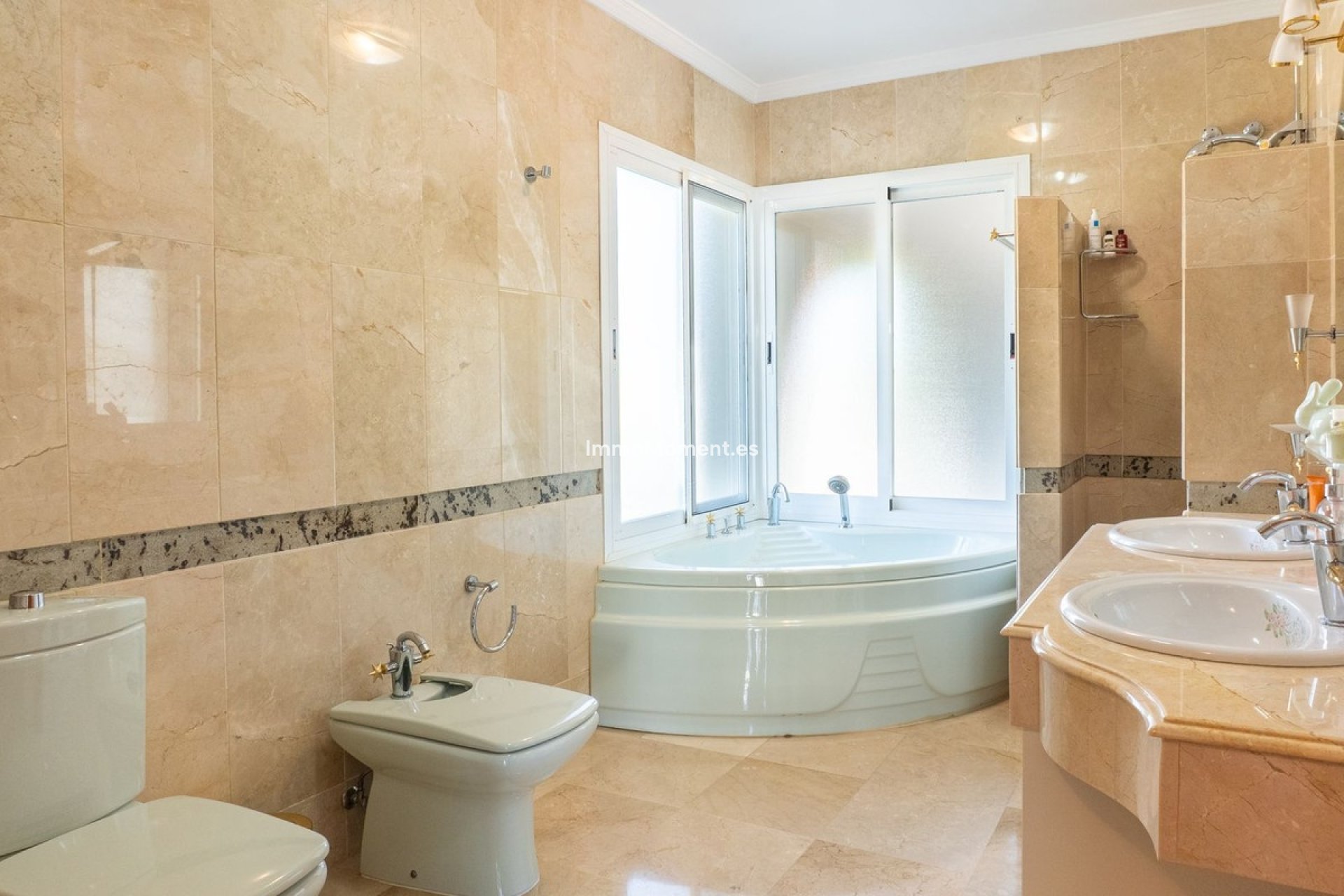 Wiederverkauf - Freistehende Villa - Estepona  - New Golden Mile