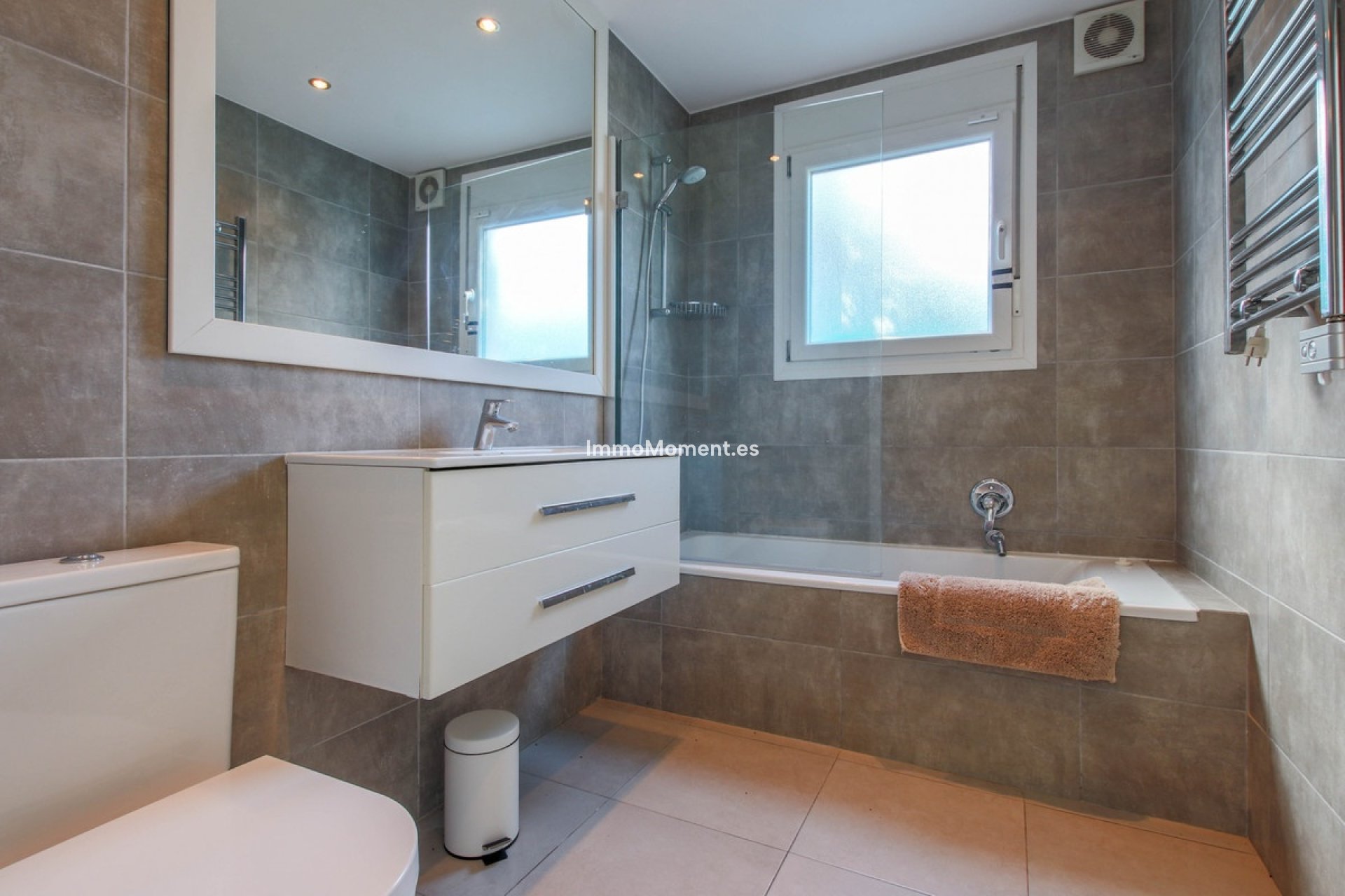 Wiederverkauf - Freistehende Villa - Estepona  - New Golden Mile
