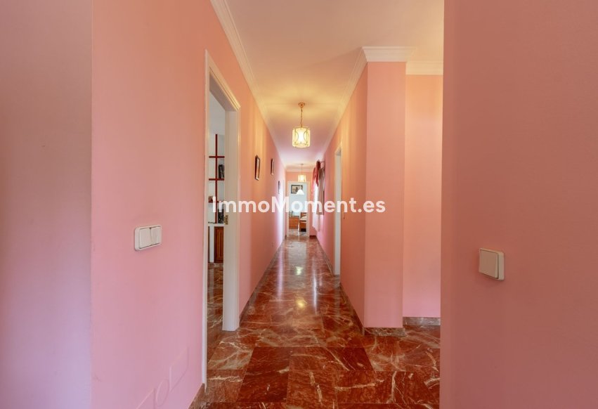 Wiederverkauf - Freistehende Villa -   Inländisch - Alhaurín de la Torre