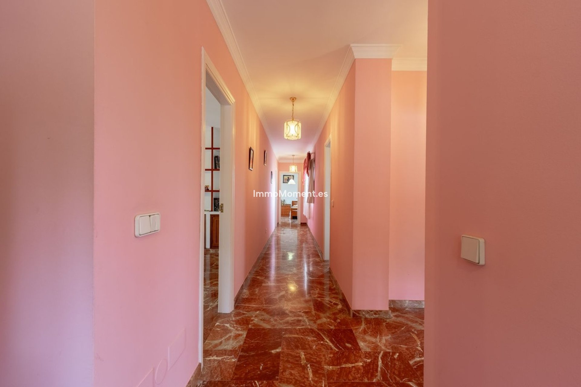 Wiederverkauf - Freistehende Villa -   Inländisch - Alhaurín de la Torre