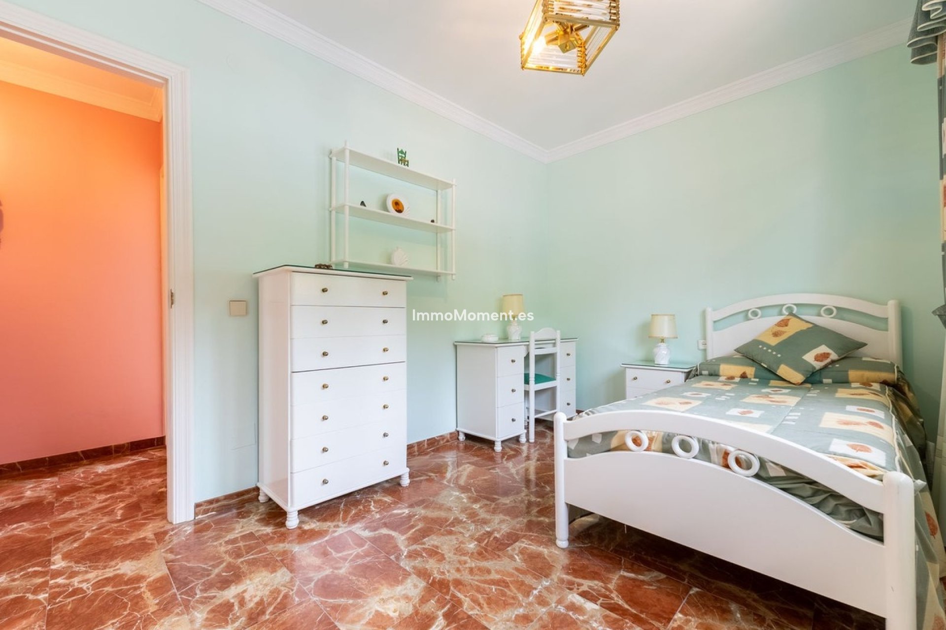 Wiederverkauf - Freistehende Villa -   Inländisch - Alhaurín de la Torre