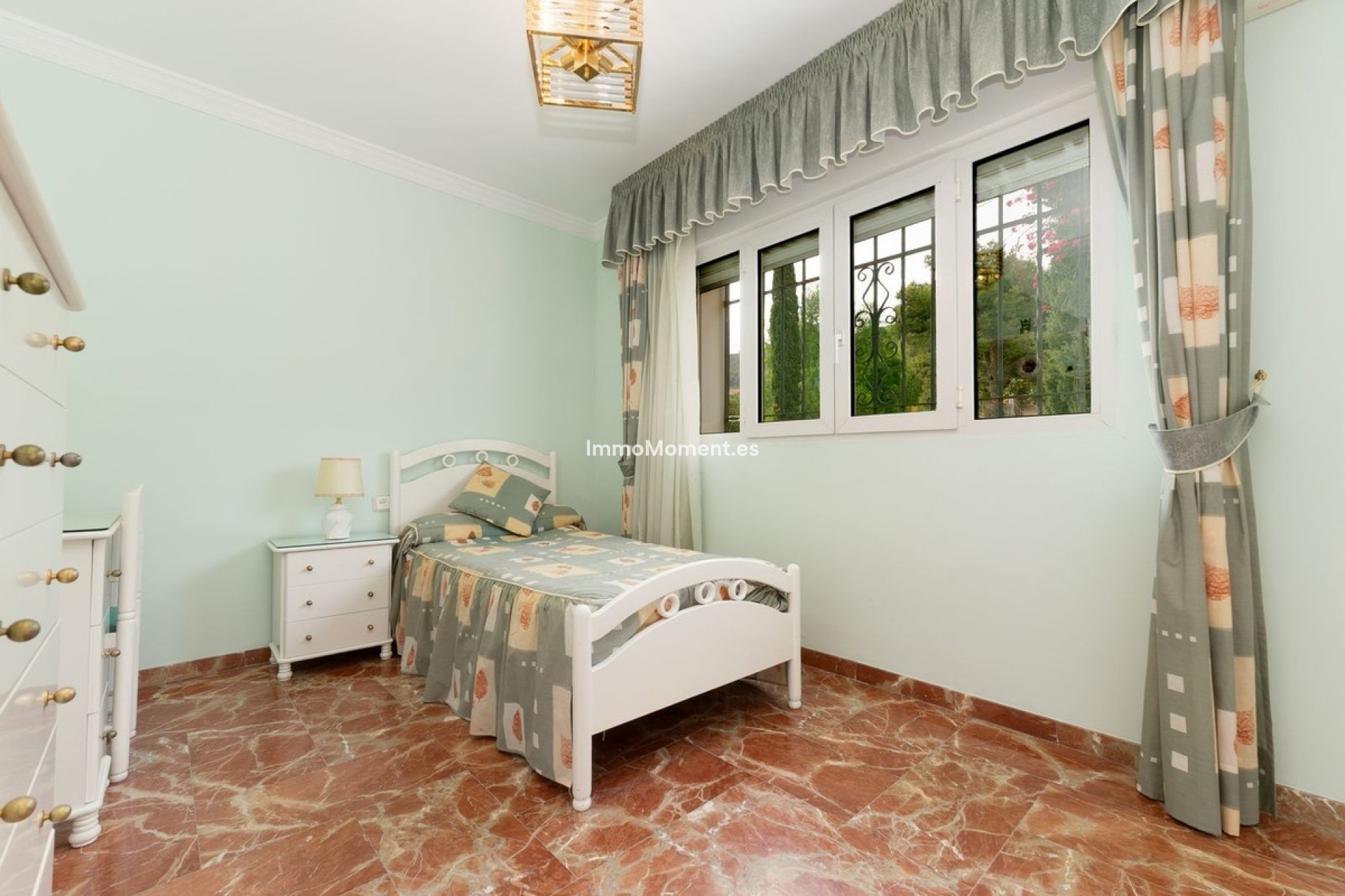 Wiederverkauf - Freistehende Villa -   Inländisch - Alhaurín de la Torre
