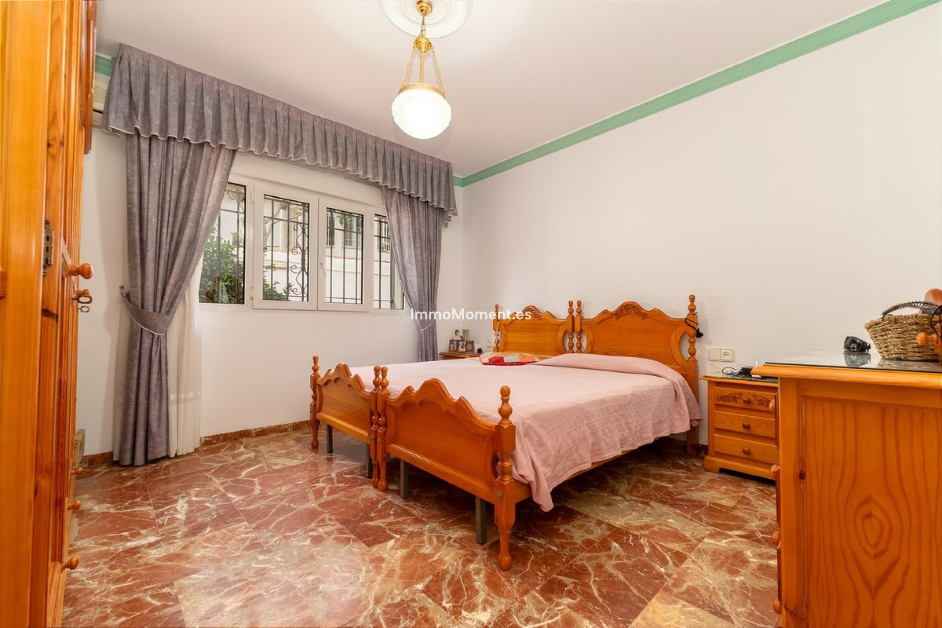 Wiederverkauf - Freistehende Villa -   Inländisch - Alhaurín de la Torre