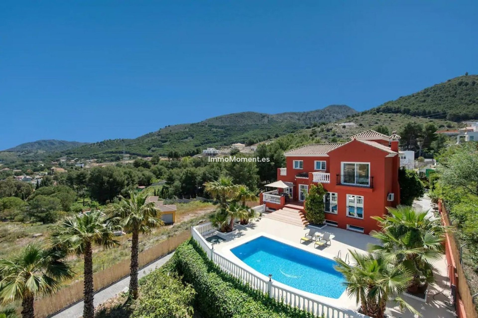 Wiederverkauf - Freistehende Villa -   Inländisch - Alhaurín de la Torre