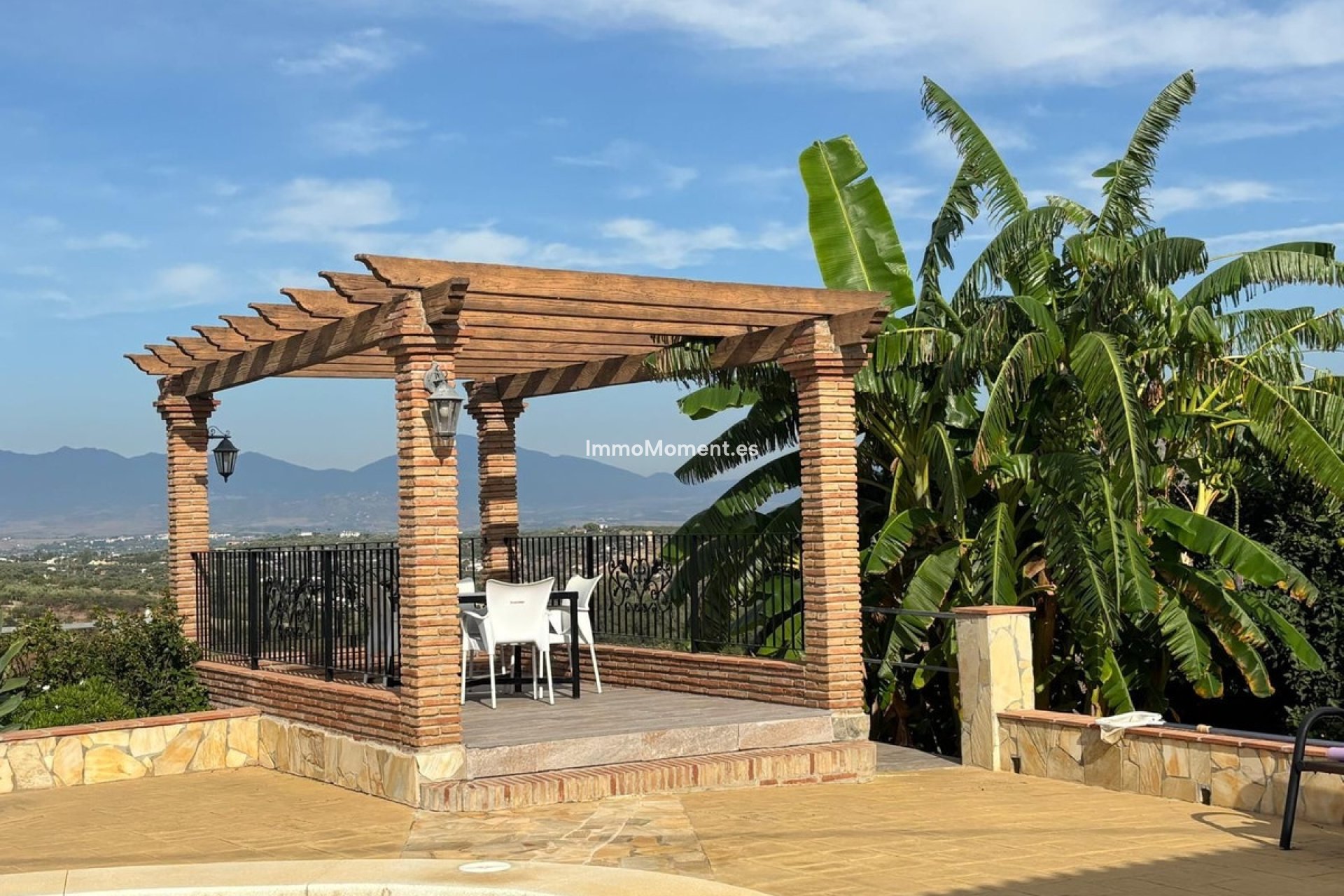 Wiederverkauf - Freistehende Villa -   Inländisch - Alhaurín de la Torre