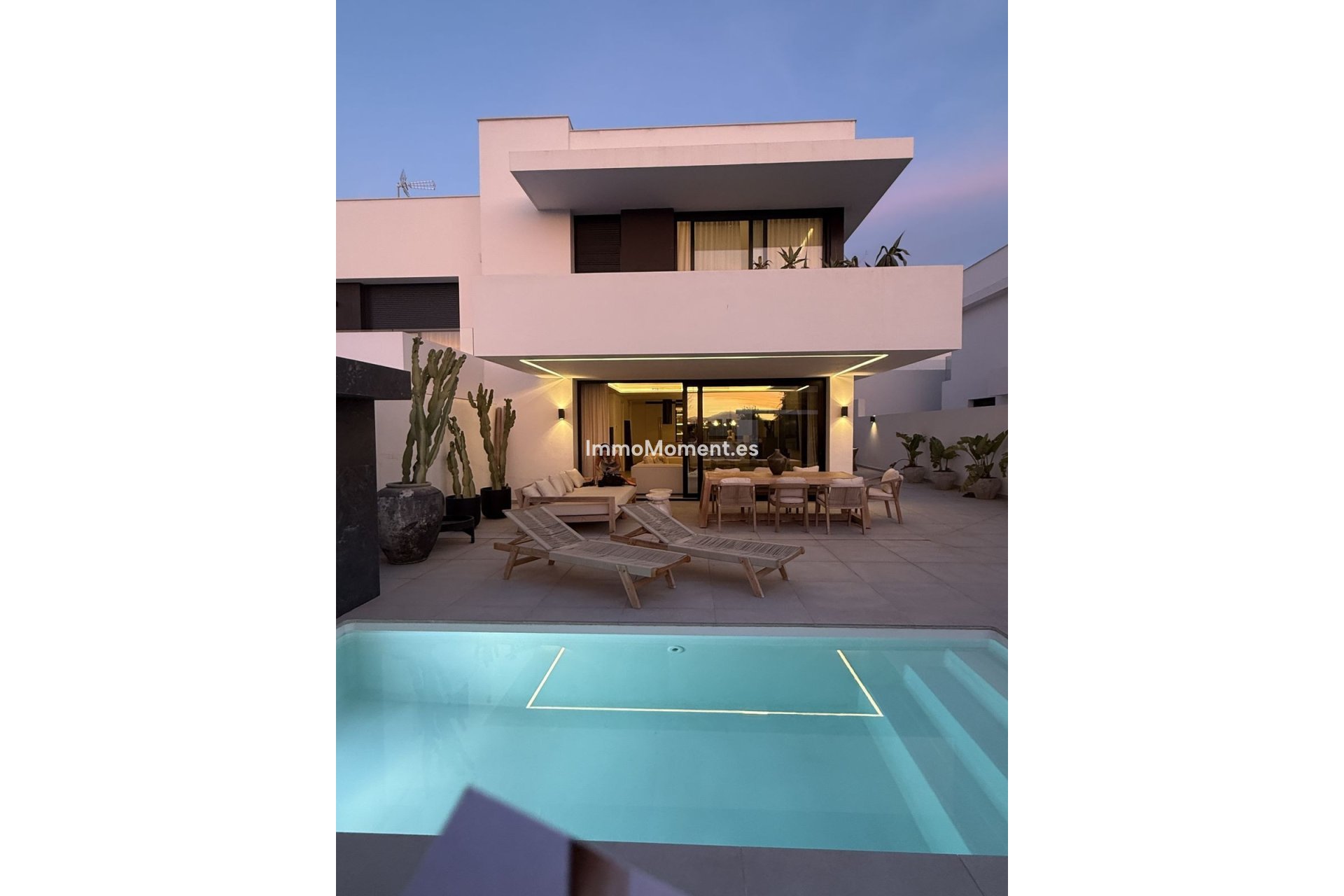 Wiederverkauf - Freistehende Villa -   Inländisch - Alhaurín de la Torre