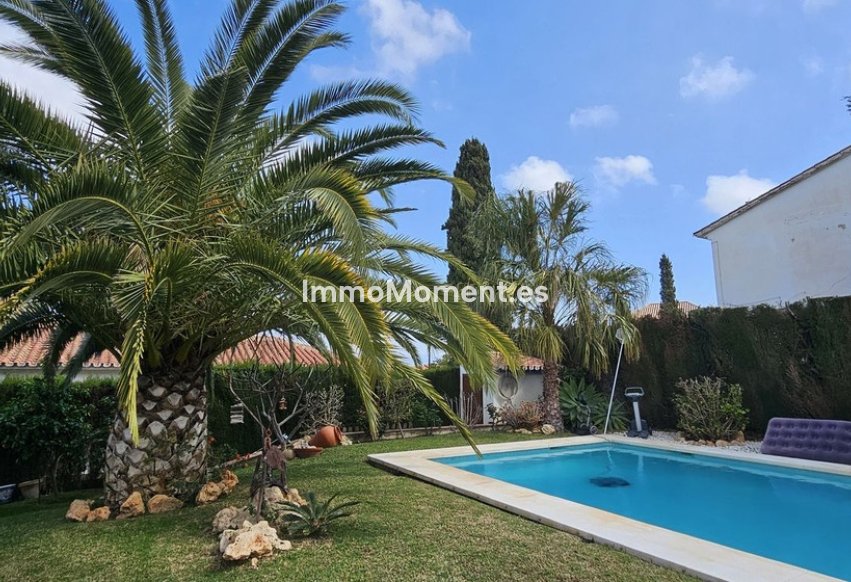 Wiederverkauf - Freistehende Villa -   Inländisch - Alhaurín de la Torre