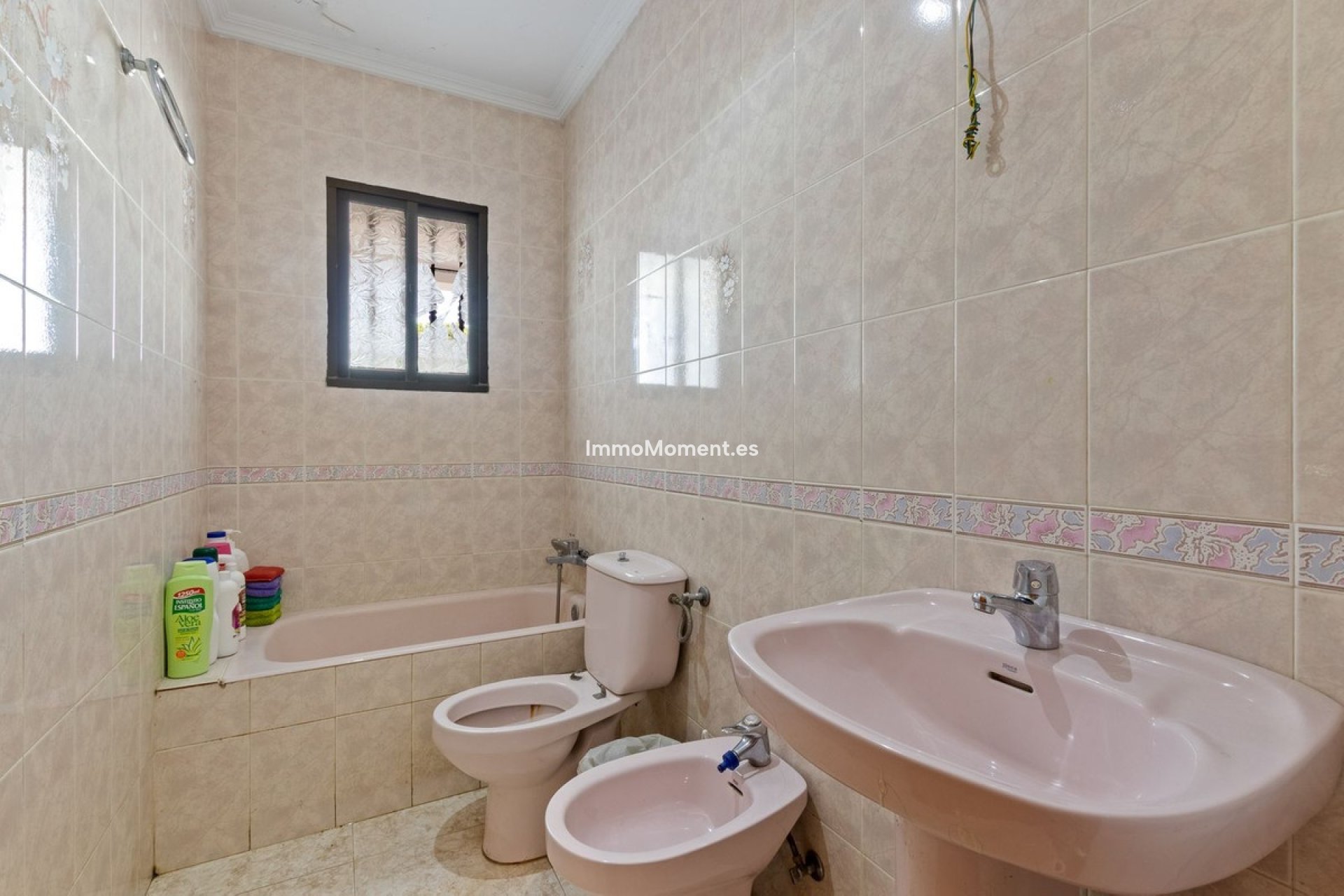 Wiederverkauf - Freistehende Villa -   Inländisch - Alhaurín de la Torre